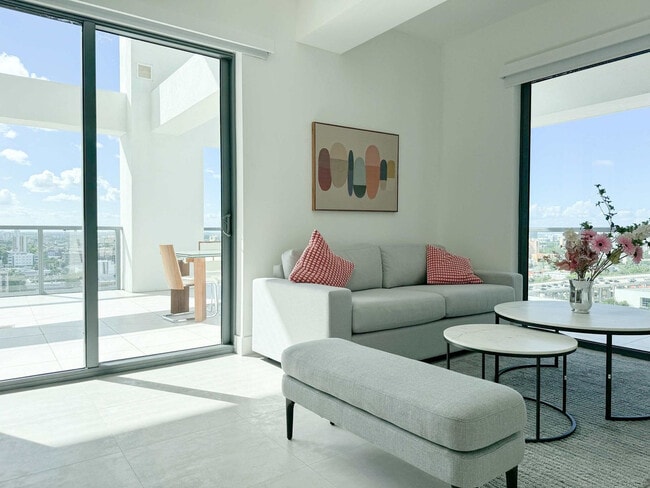 Photo - 239 SW 9th St Unit FL18-ID1032215P