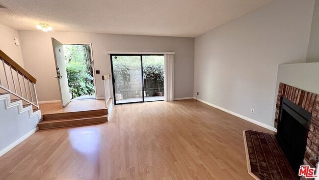 Photo - 15061 Sherman Way