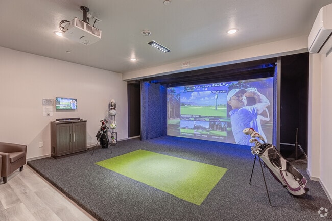 Golf Simulator & Game Room - Asano on Fourth - Bankers Hill/Little Italy