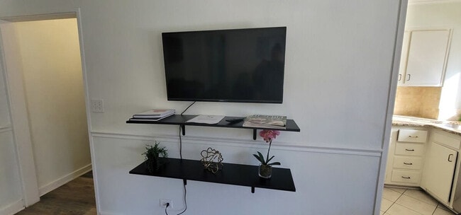 Building Photo - 218 Peachtree St NE Unit ID1299416P