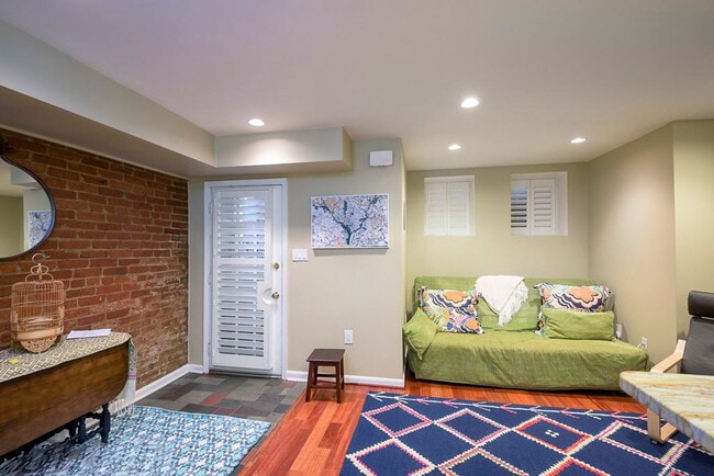 Photo - 1001 New Hampshire Ave NW Unit ID427P