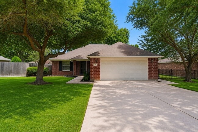 Building Photo - 351 Fantasy Ln