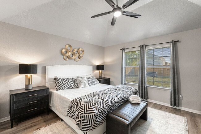 Photo - 506 James Loop Unit SI ID1630306P
