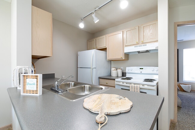 Building Photo - Glenchester Lakes