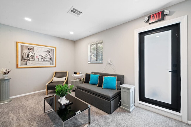 Building Photo - 4501 Briarcliff Ln Unit ID1369674P