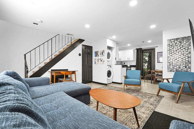 Building Photo - 621 NE 28th St Unit SI ID1018317P