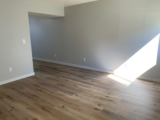 Living room - Riverside Apartments and Townhomes