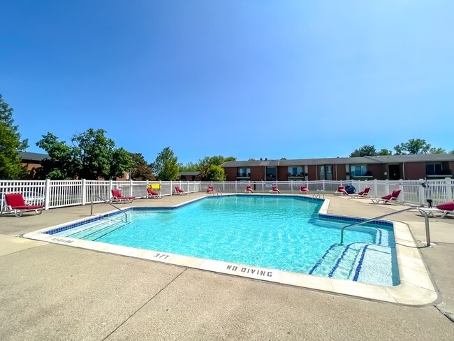Photo - Macomb Manor - Roseville, MI