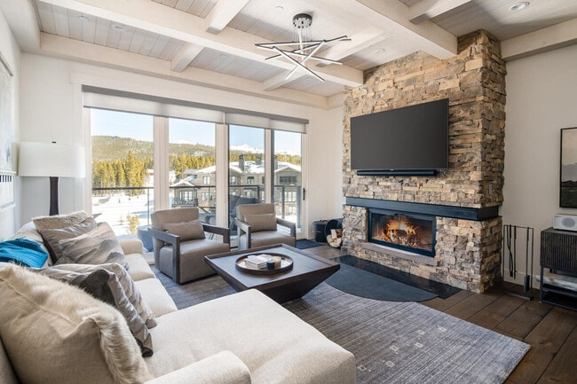 Building Photo - 5 Wildwood Rd W Unit ID1255715P