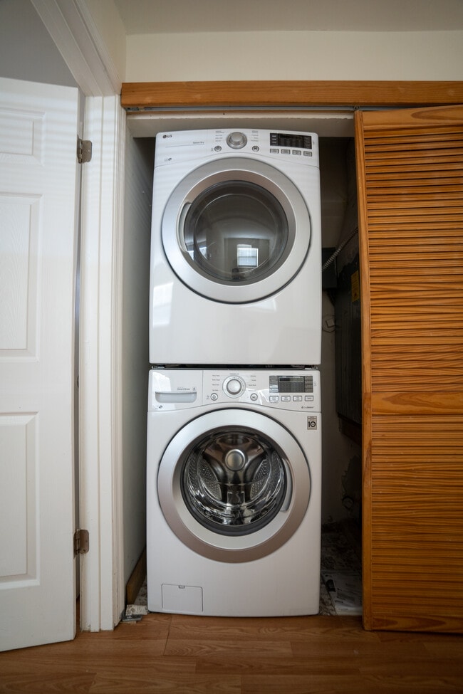 Photo - 3221 NE 15th St