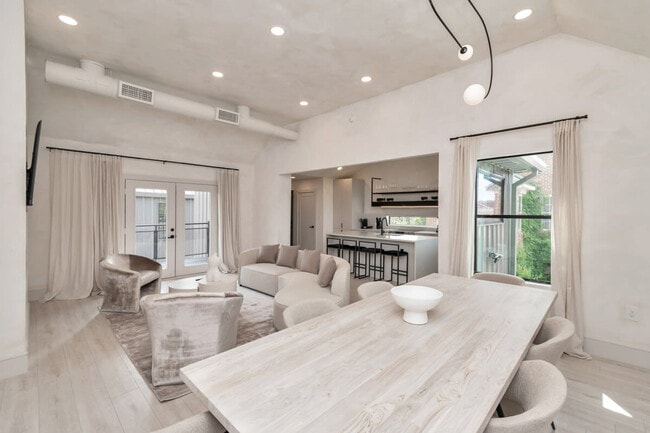 Photo - 2683 Blodgett St Unit ID1047952P