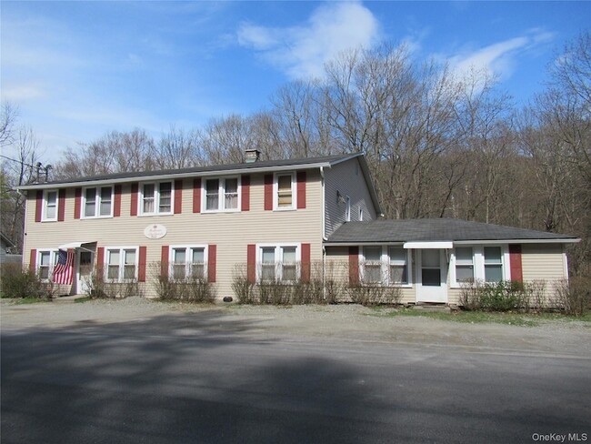 Building Photo - 300 Old Rte 55 Unit 5