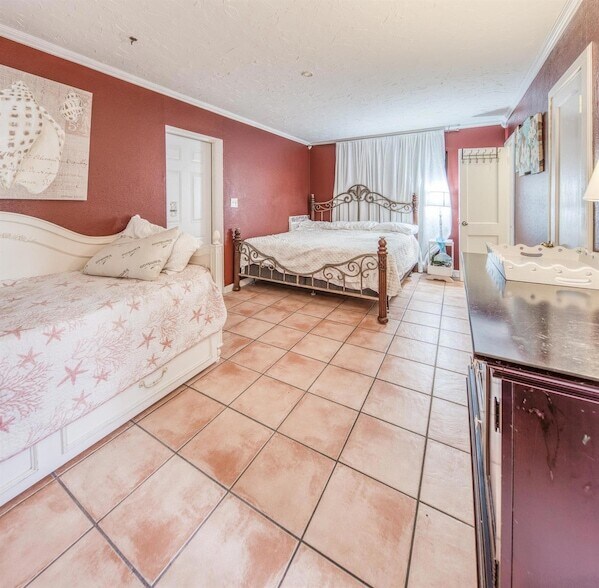 Photo - 622 10th Ave N