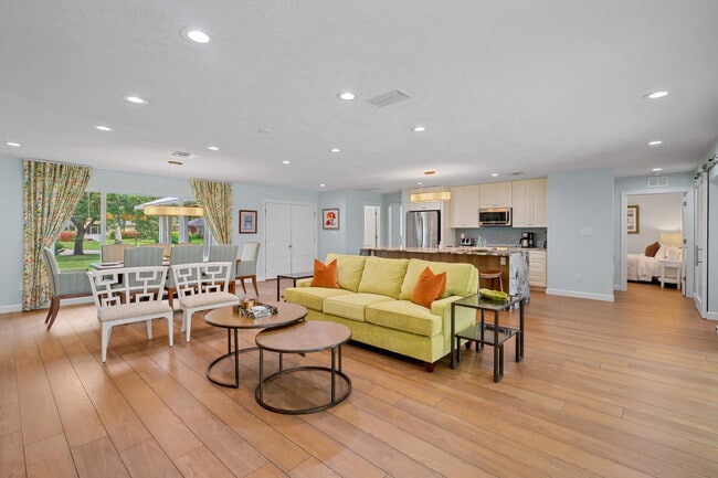 Building Photo - 2218 Kings Lake Blvd Unit SI ID1504169P