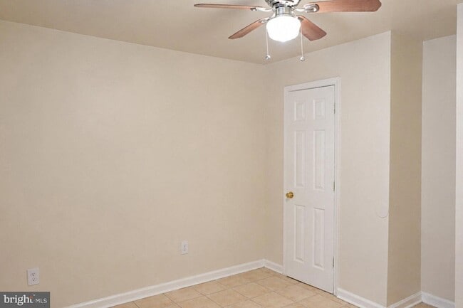 Photo - 59 Galveston Pl SW Unit 4