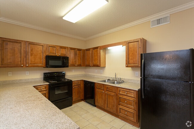 1BR, 1BA - 900 SF - French Quarter Apartments