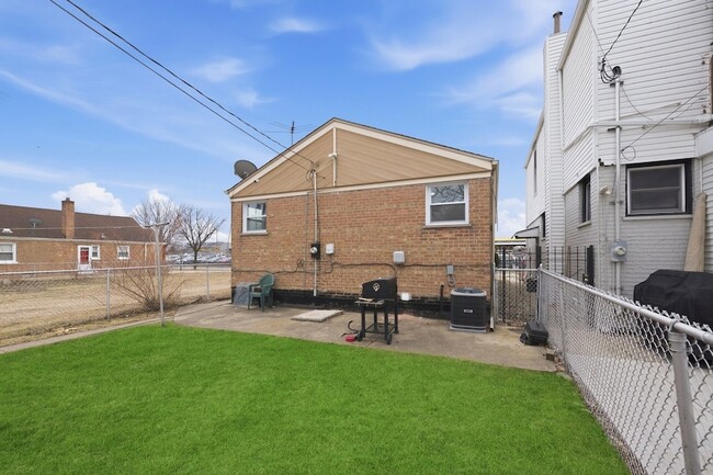 Photo - 4605 S Laramie Ave