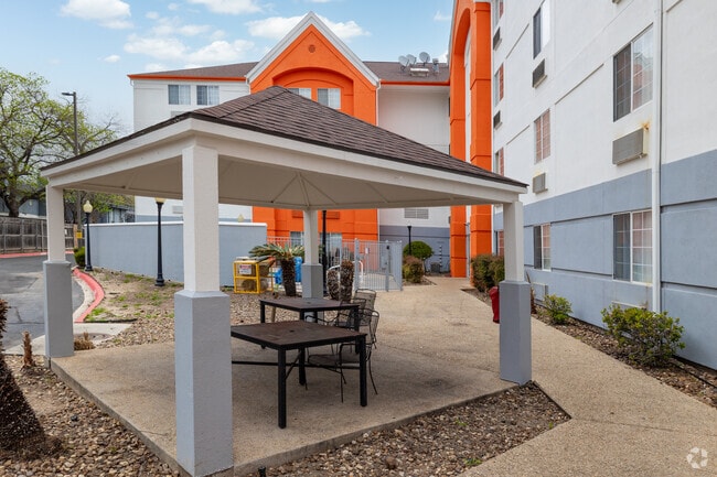 Courtyard - Siegel Select San Antonio