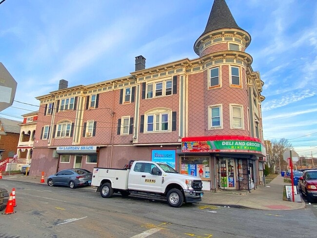 Building Photo - 748 Arctic St