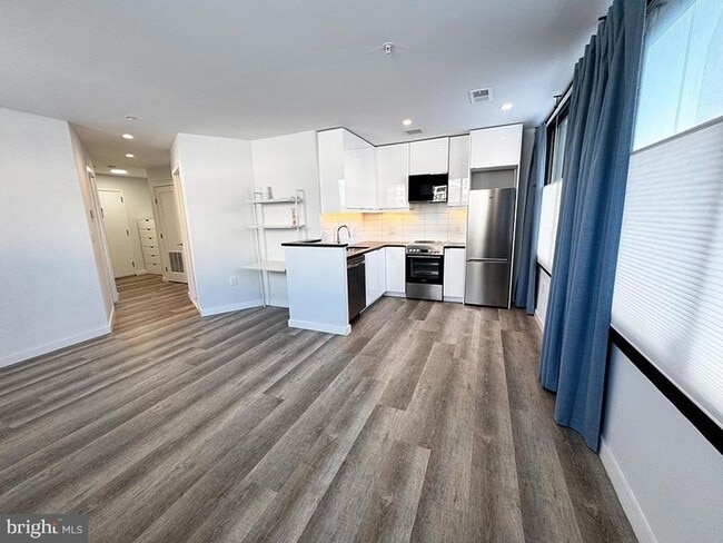 Photo - 700 Roeder Rd Unit 103