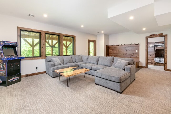 Photo - 15 Friendship Ct Unit SI FL3-ID1571357P