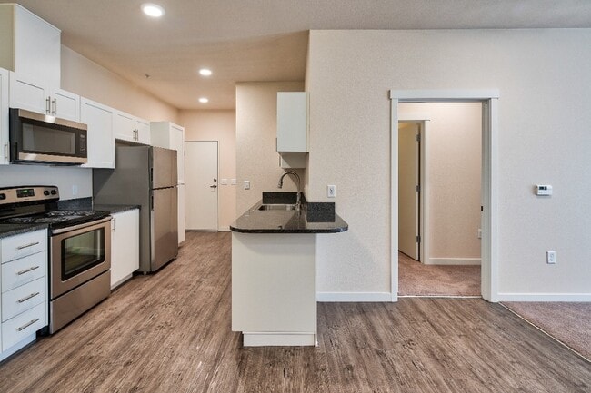 Santa Cruz 2x2 Kitchen - Four Seasons Central