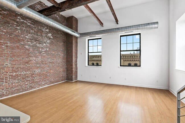 Photo - 1637-39-1639 Poplar St Unit S4