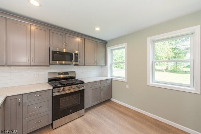 Photo - 77 River Rd
