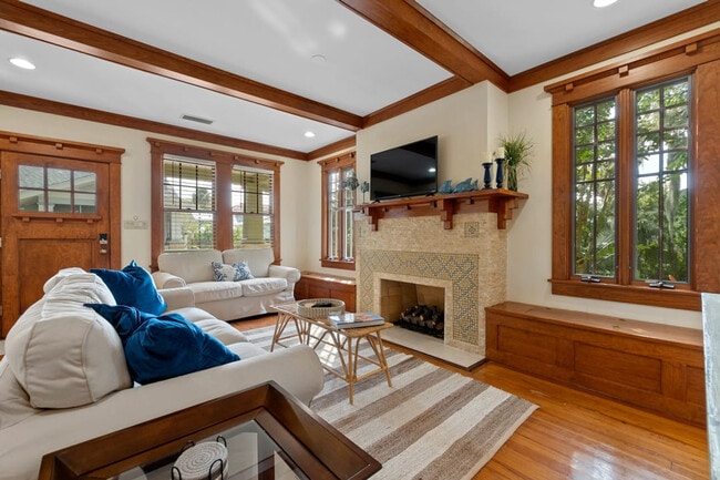 Building Photo - 16 1/2 Carrera St Unit ID1281962P