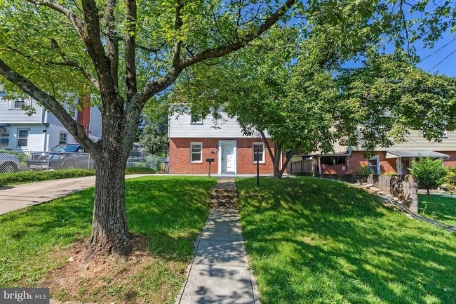 Photo - 4816 Woodlawn Dr