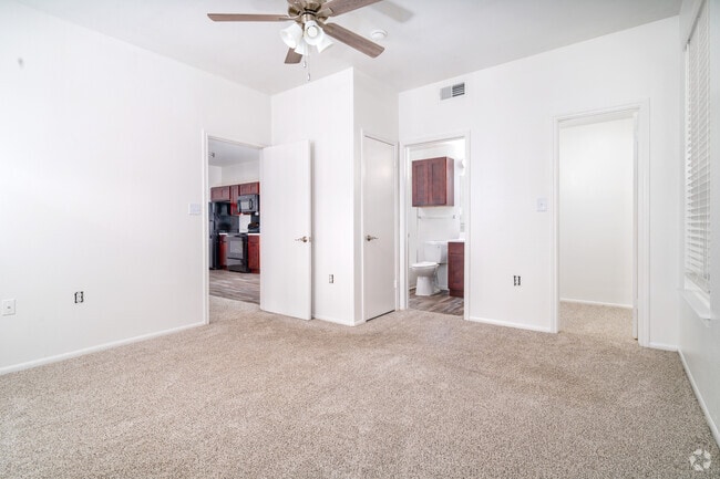 1BR, 1BA - 675SF - Bedroom - Trails at River Road (Boerne Creekside)