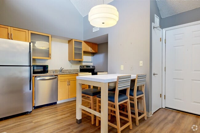 2BR - 2BA, 750SF - The Haven at Greenhill