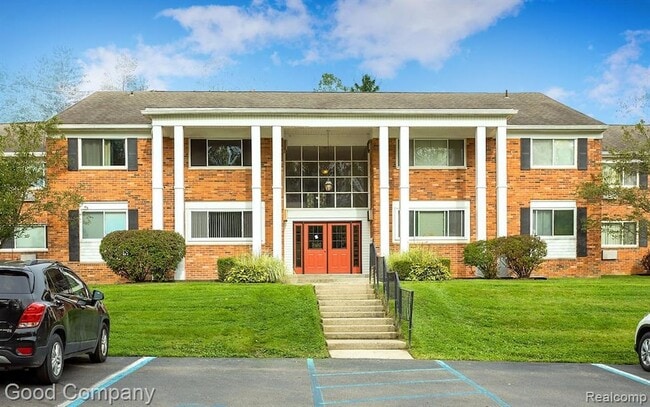 Building Photo - 525 Fairbrook St Unit 106