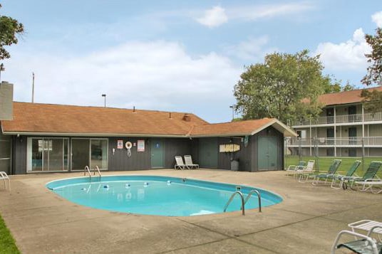 Pool - Kingswood Court Apartments and Townhomes