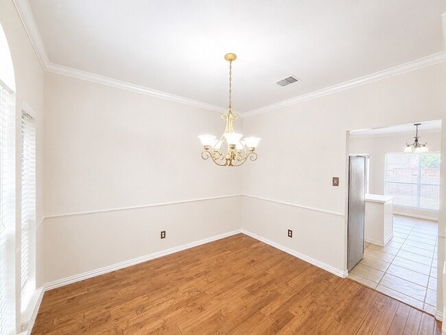 Photo - 709 Ridgemont Dr
