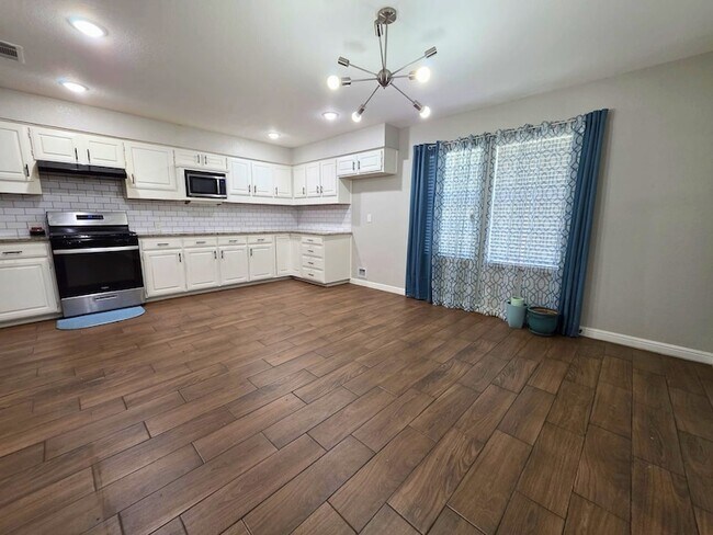 Photo - 209 Eller Ave