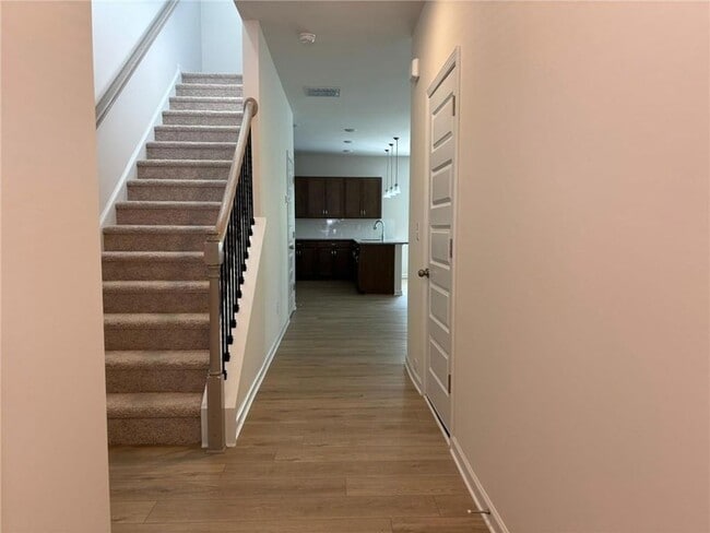 Photo - 701 Shetland Trl