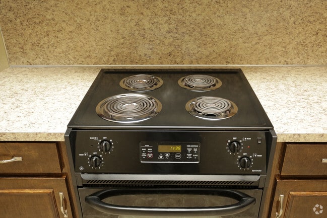 1BR, 1BA - 600 SF - The Village on Cherokee