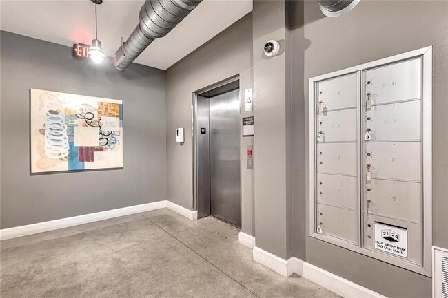 Photo - 2124 E 6th St Unit 305