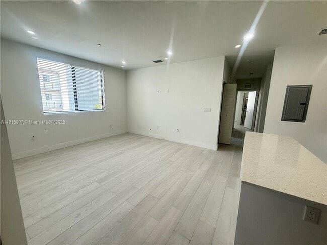 Photo - 909 E 24th St Unit 303