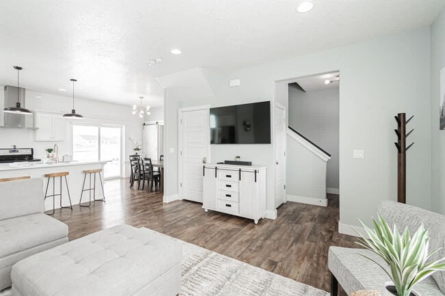 Photo - 1654 Angela St Unit ID1250645P