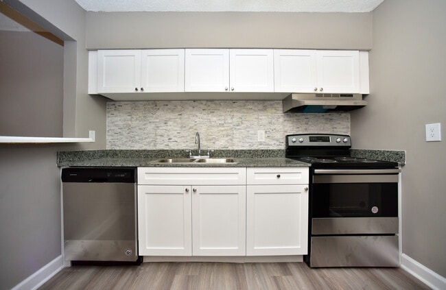 Photo - Whispering Pines Apartments