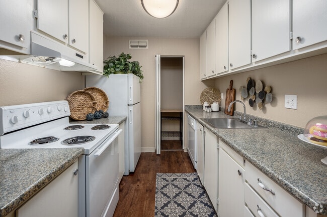 2BR, 1BA - 861SF - Kitchen - Legacy Park Apartments