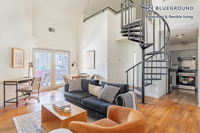 Building Photo - 301 E 4th St Unit FL3-ID340