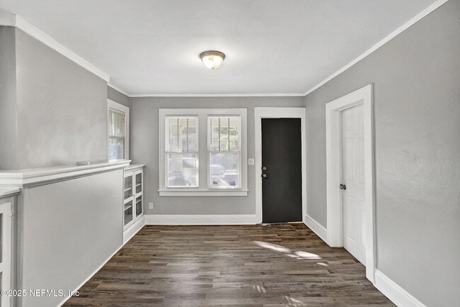 Photo - 1431 W 26th St