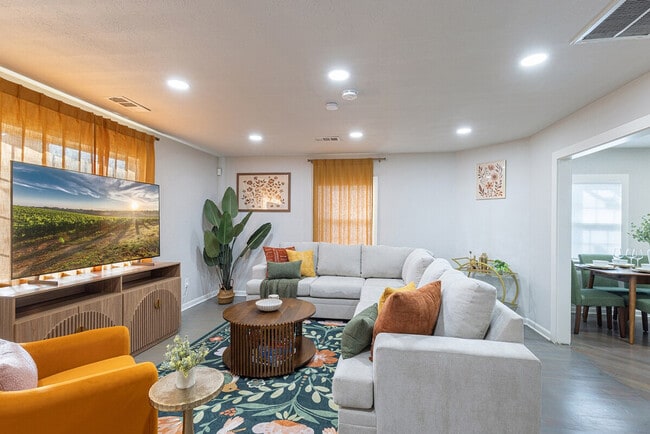 Photo - 831 Patchett St Unit ID1363859P