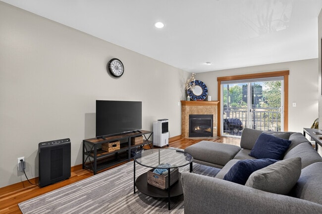 Photo - 9237 17th Ave SW Unit SI ID1603385P
