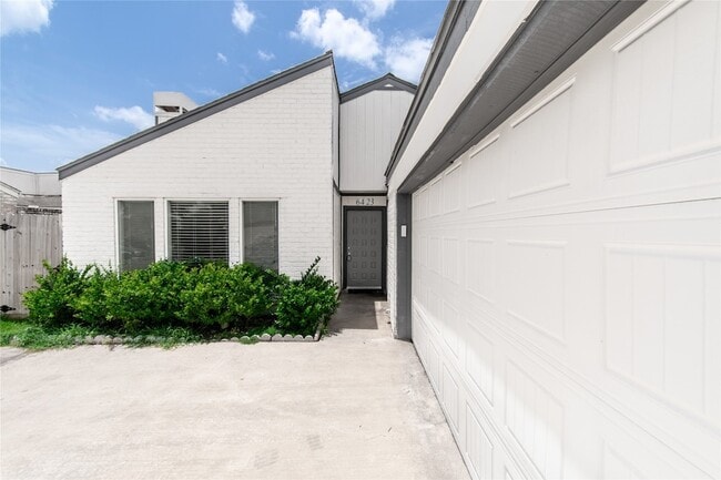 Photo - 6423 Coachwood Dr