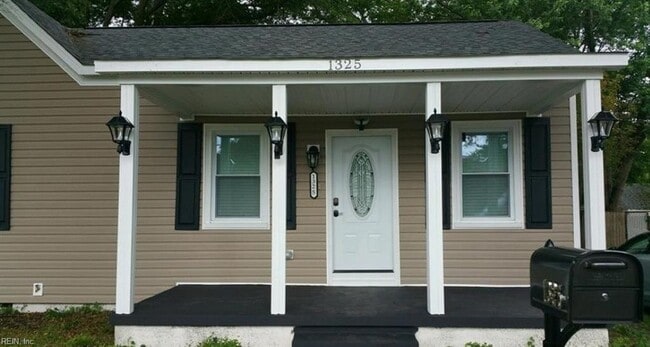 Building Photo - 1325 W Little Creek Rd