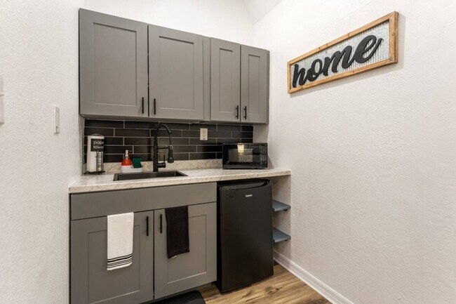 Photo - 2233 E Kaley Ave Unit ID1094193P